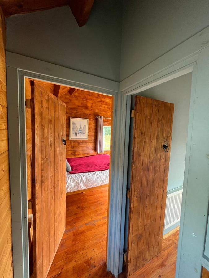 Red Robin Nest Apartment Голуей Екстериор снимка
