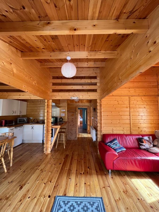 Red Robin Nest Apartment Голуей Екстериор снимка