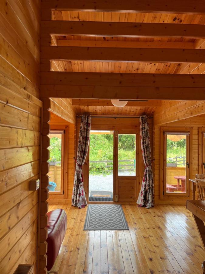 Red Robin Nest Apartment Голуей Екстериор снимка