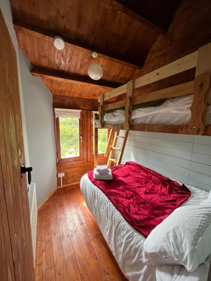 Red Robin Nest Apartment Голуей Екстериор снимка